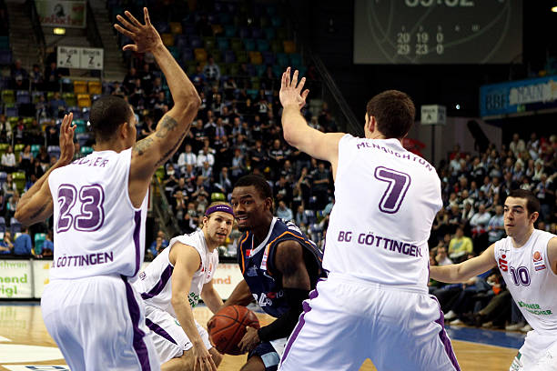 的舞台上展 的舞台上展