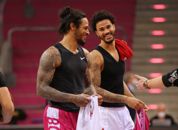 他们通过科 他们通过科